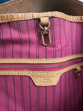 Louis Vuitton Pink Striped Canvas Tote - Signature Interior